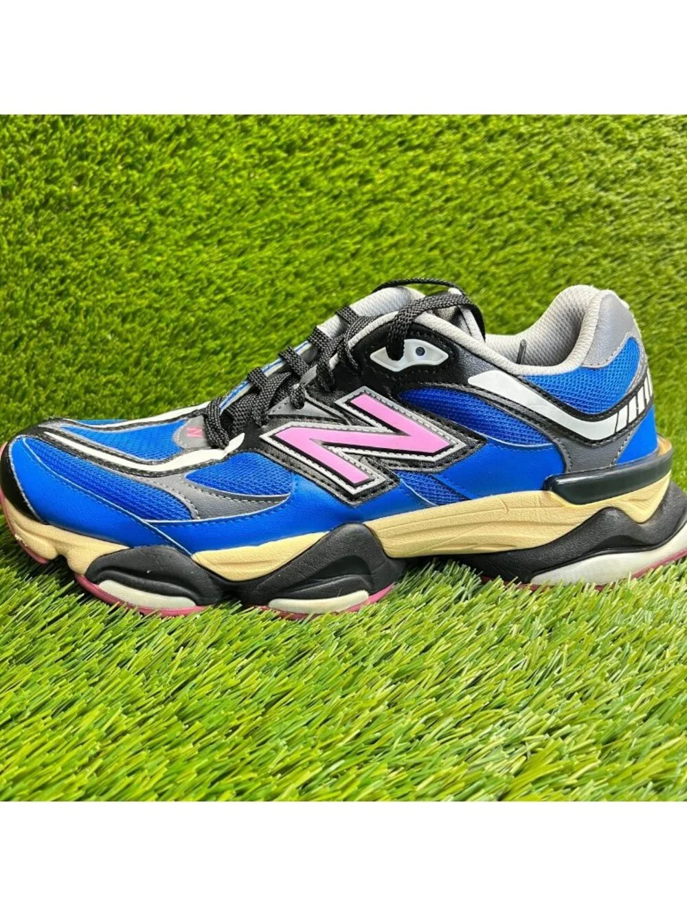 New Balance 9060 Mens Size 10.5 Blue Pink Black Athletic Running Shoes Sneakers